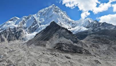 Everest trekking
